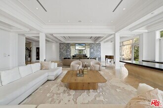 360 Trousdale Pl in Beverly Hills, CA - Building Photo - Building Photo
