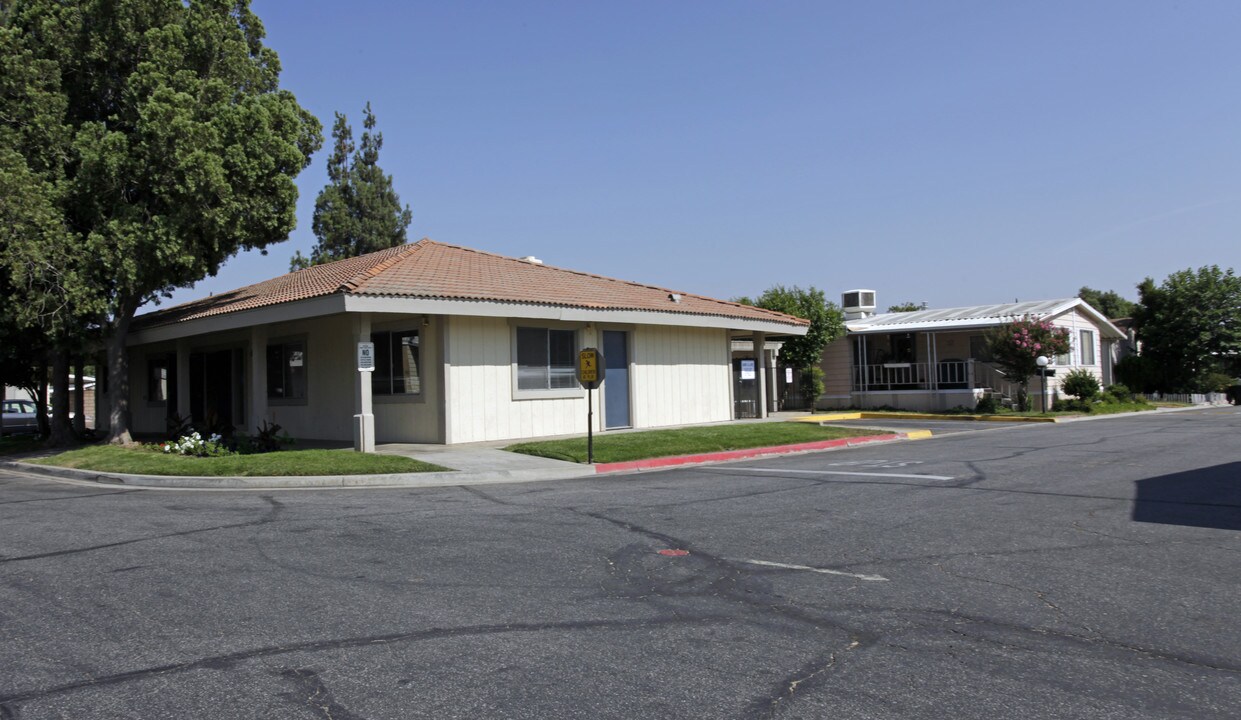 Santiago Hillside Estates in San Bernardino, CA - Foto de edificio