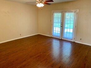 400 Tilbury Ln in Austin, TX - Building Photo - Building Photo