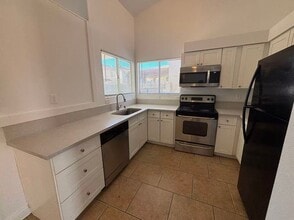 2501 Ellingson Dr in Las Vegas, NV - Building Photo - Building Photo