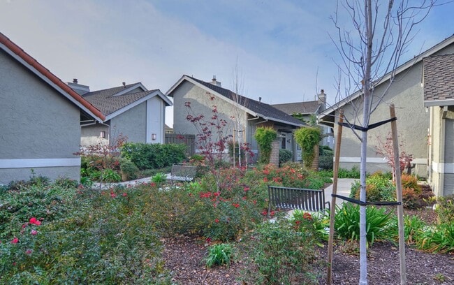 property at 5621 Bluegrass Ln