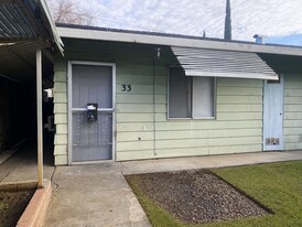 33 W 21st St in Merced, CA - Building Photo