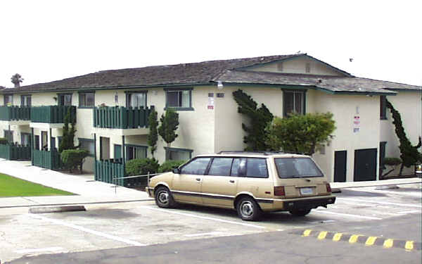 Hilltop Village Apartments in Chula Vista, CA - Foto de edificio - Building Photo