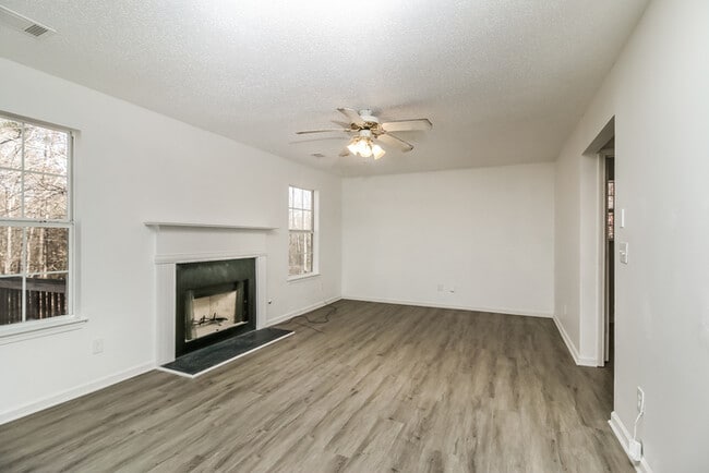 195 Cinnamon Oak Cir in Covington, GA - Building Photo - Building Photo