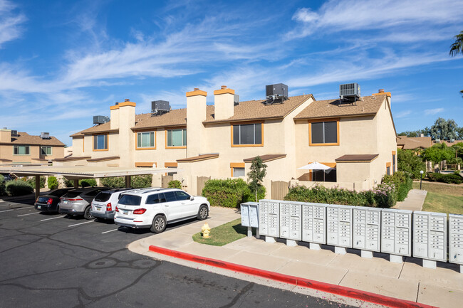 Vistas Apartments in Phoenix, AZ - Foto de edificio - Building Photo