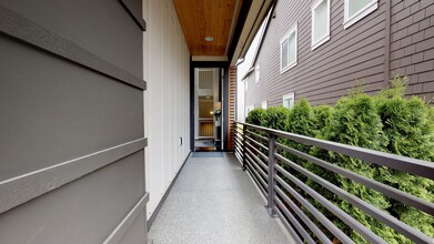 1225 Pine Crest Cir NE in Issaquah, WA - Building Photo - Building Photo