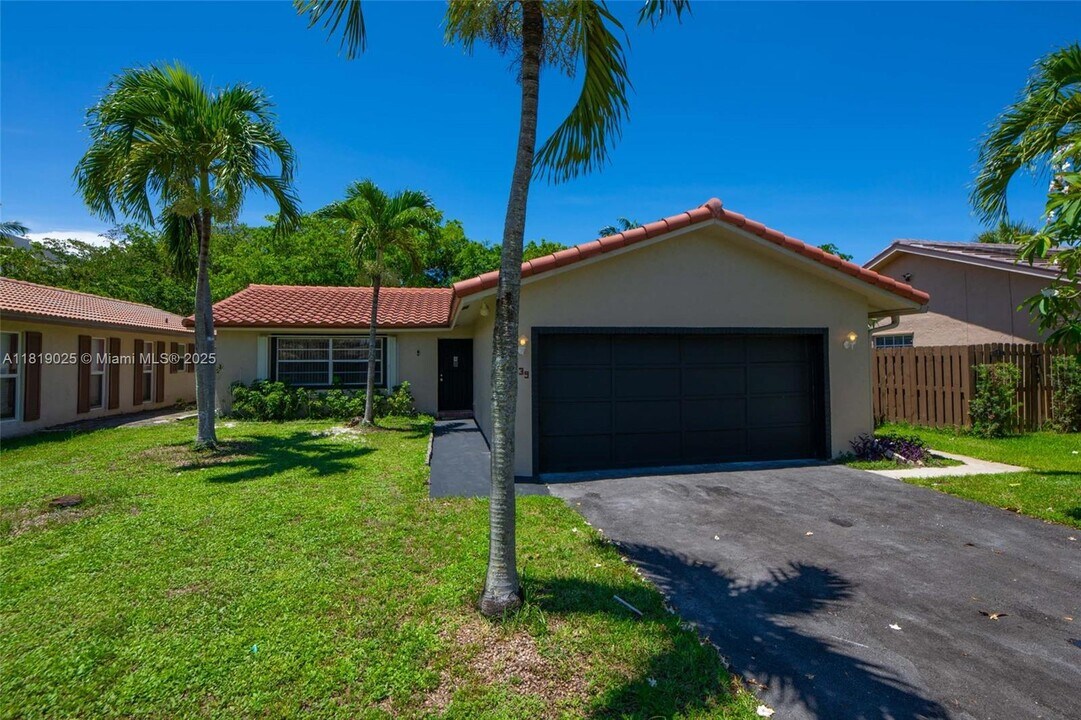 9039 NW 21st Ct in Coral Springs, FL - Foto de edificio