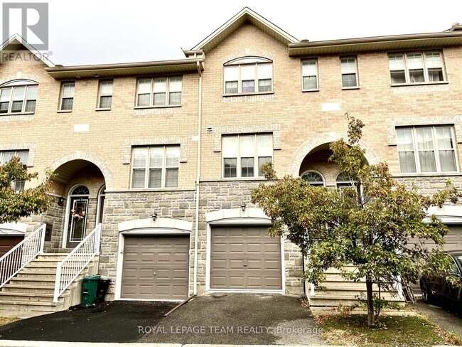 35 Jenscott Private in Ottawa, ON - Building Photo - Building Photo