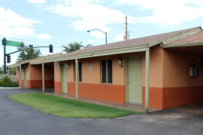 Wagon Wheel Lodge in Mesa, AZ - Building Photo - Building Photo