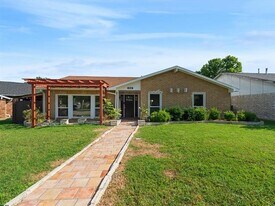1952 Rambling Ridge Ln in Carrollton, TX - Building Photo