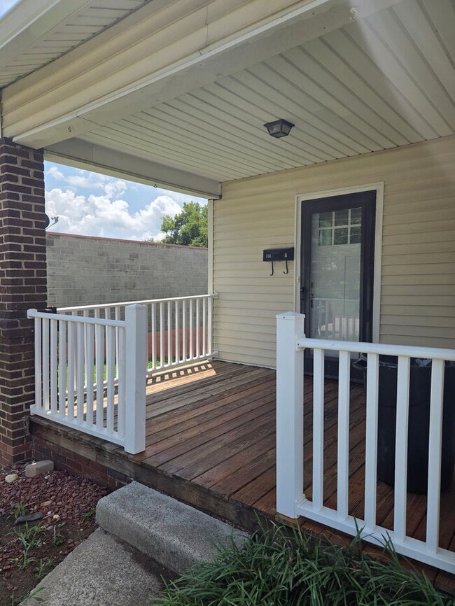 property at 106 E Hunter St