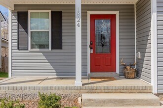1824 Rains Rd in Clarksville, TN - Building Photo - Building Photo