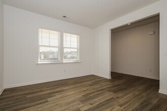 209 Paisley Wy in Locust Grove, GA - Foto de edificio - Building Photo