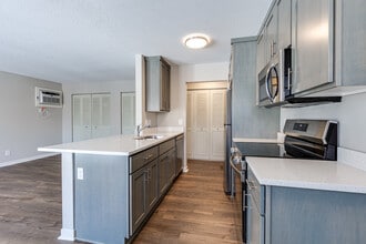 7th Avenue Apartments in North St. Paul, MN - Building Photo - Interior Photo
