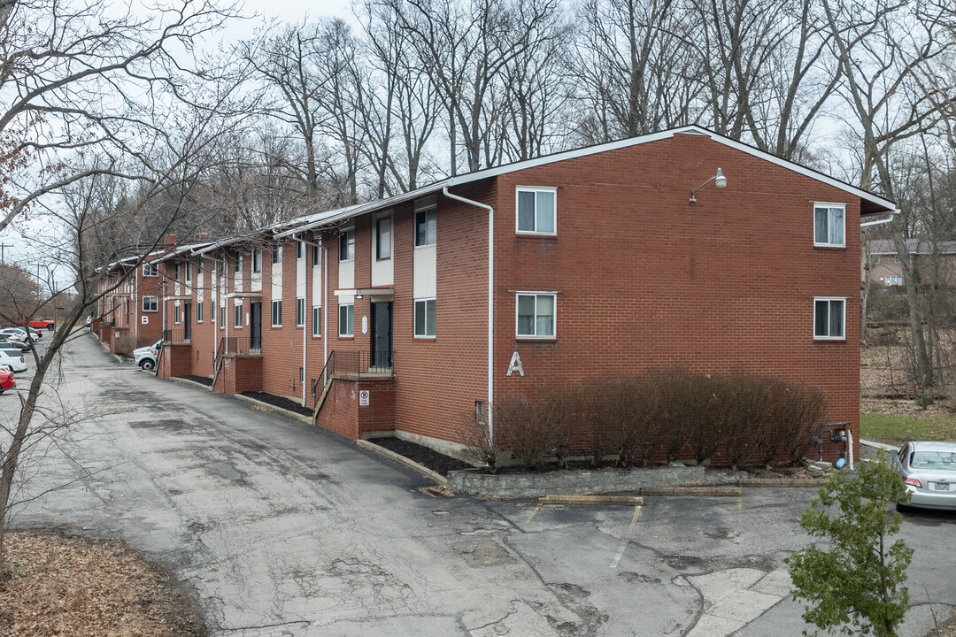 Brooklane Manor Apartments in Greensburg, PA - Building Photo