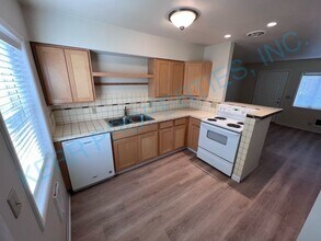 2920 SE 16th Ave in Portland, OR - Building Photo - Building Photo