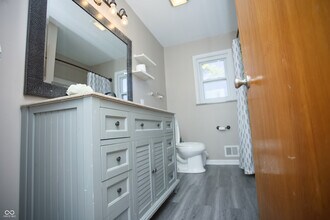 150 E Beechwood Ln in Indianapolis, IN - Building Photo - Building Photo