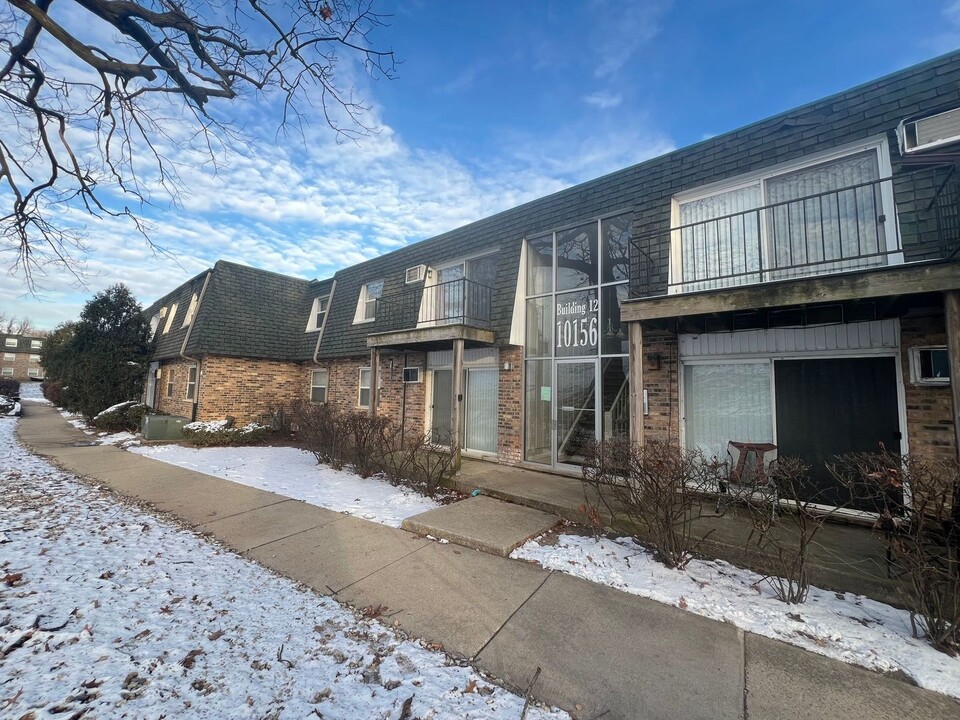 10156 S 84th Terrace in Palos Hills, IL - Building Photo