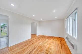 308 New South Rd in Hicksville, NY - Building Photo - Building Photo