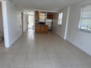 1731 SE 15th St, Unit 201 in Fort Lauderdale, FL - Building Photo - Building Photo