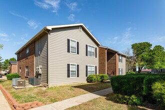 Willowpark Apartments in Lawton, OK - Foto de edificio - Building Photo