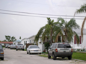 Westwood Apartments in Fort Lauderdale, FL - Building Photo - Building Photo