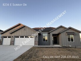 8236 E Sunray Dr in Nampa, ID - Building Photo