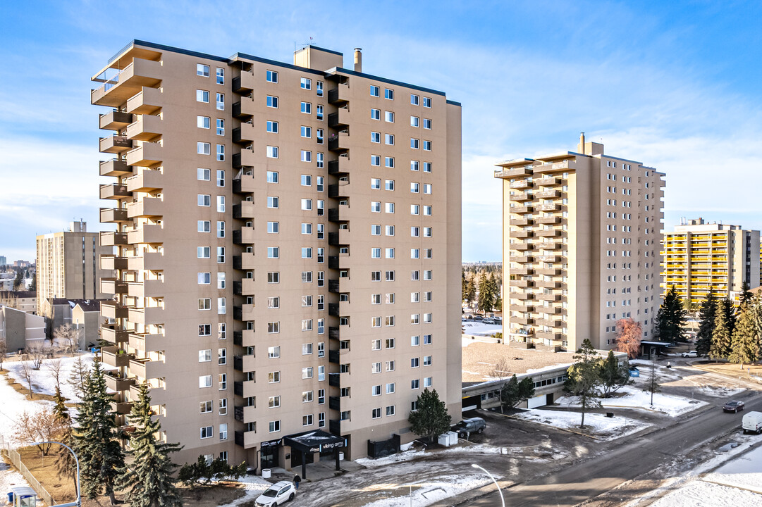 Viking Arms in Edmonton, AB - Building Photo