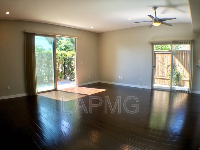 6428 Woodley Ave in Los Angeles, CA - Building Photo - Building Photo