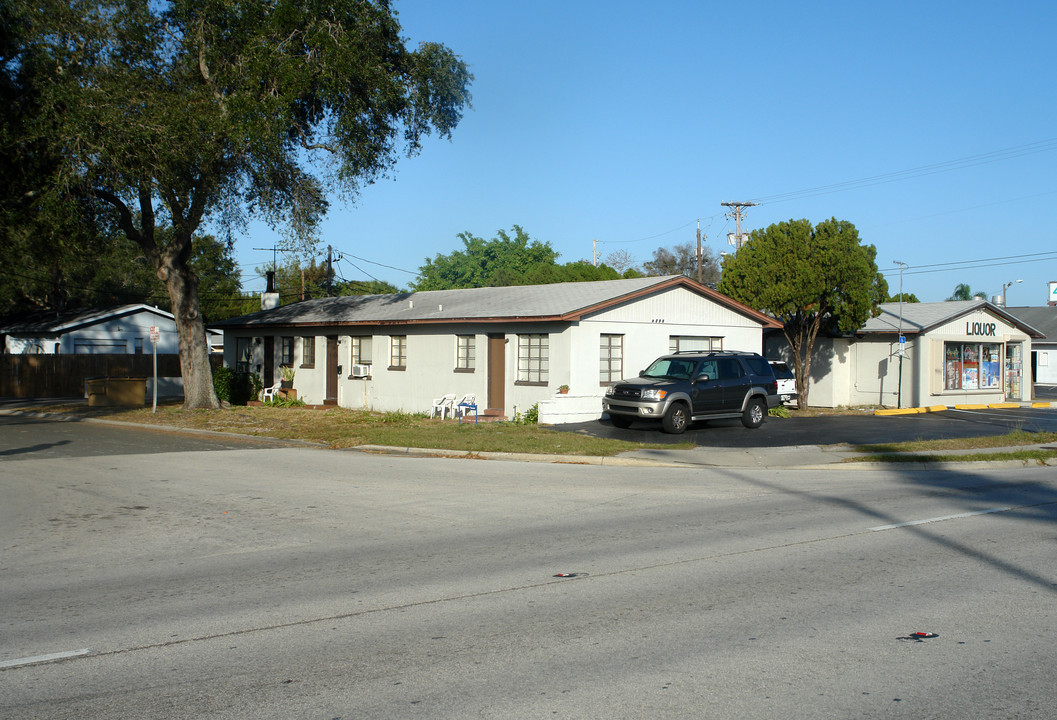 7200 4th St N in St. Petersburg, FL - Foto de edificio