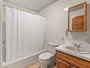 35 Wright Ave, Unit #1 in Medford, MA - Foto de edificio - Building Photo