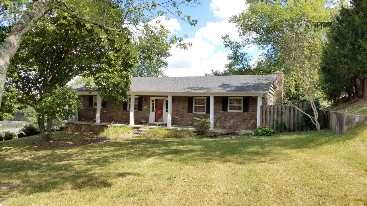 904 Dartford Rd SW in Knoxville, TN - Foto de edificio