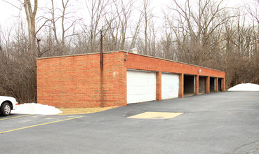 Center Park Apartments in Bedford, OH - Building Photo - Building Photo