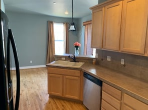 0000 NE Market Dr in Fairview, OR - Foto de edificio - Building Photo