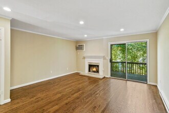 20 E Pembroke Rd in Danbury, CT - Building Photo - Building Photo