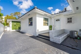 620 Beacom Blvd in Miami, FL - Foto de edificio - Building Photo
