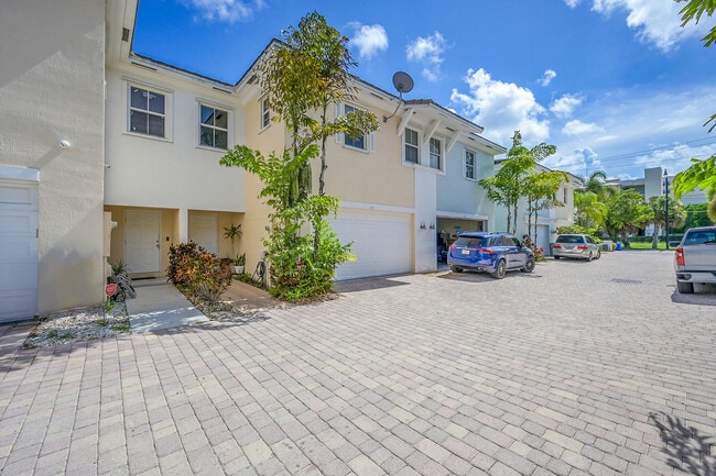 410 NE 1st Ave in Pompano Beach, FL - Building Photo - Building Photo
