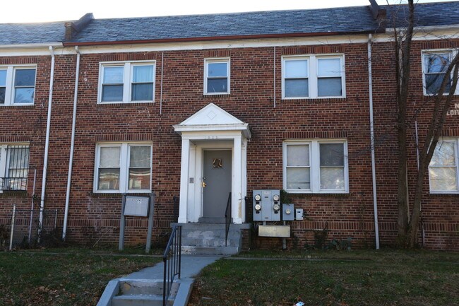 1905 M St NE