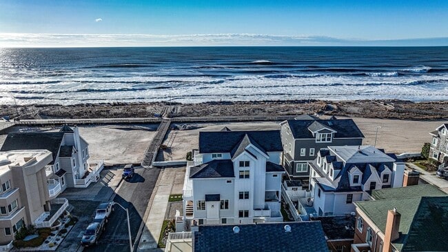 108 S Martindale Ave in Ventnor City, NJ - Foto de edificio - Building Photo