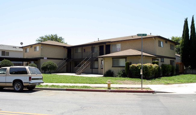 7537 Rogers Ln in Gilroy, CA - Foto de edificio - Building Photo