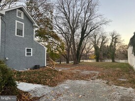 10702 Liberty Rd in Randallstown, MD - Foto de edificio - Building Photo