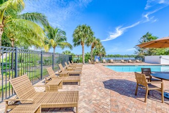 Cascades at Clear Lake Apartments in Ft. Myers, FL - Building Photo - Building Photo