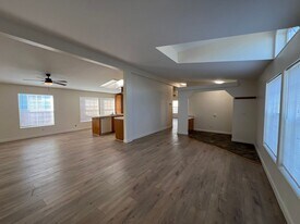 2010 Modoc St in Klamath Falls, OR - Building Photo