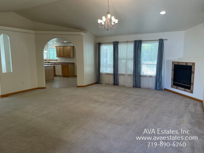 5308 San Simeon Ct in Pueblo, CO - Foto de edificio - Building Photo