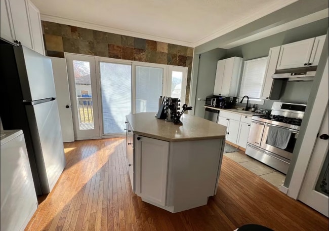 1708 11th Ave, Unit 1 in Moline, IL - Building Photo - Building Photo