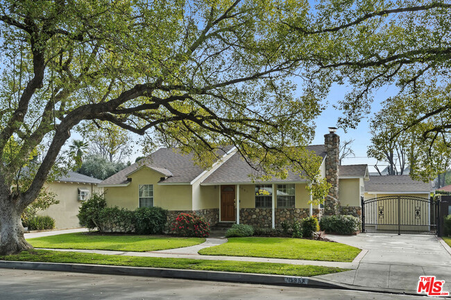13958 Peach Grove St in Los Angeles, CA - Building Photo - Building Photo