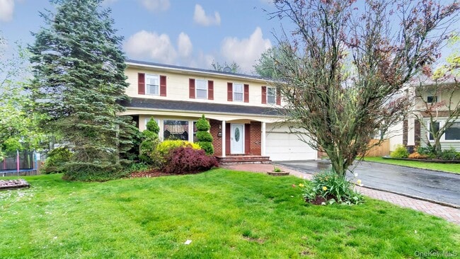 47 Carriage Rd in Roslyn, NY - Building Photo - Building Photo