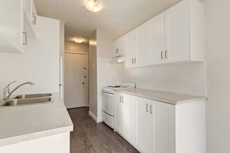 Viking Apartments in Camrose, AB - Building Photo - Building Photo