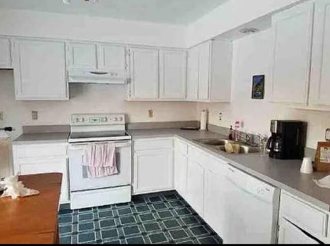 11801 Suncrest Dr in Anchorage, AK - Building Photo - Building Photo