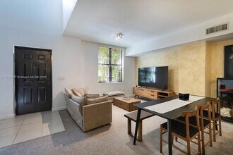 888 Douglas Rd in Coral Gables, FL - Building Photo - Building Photo